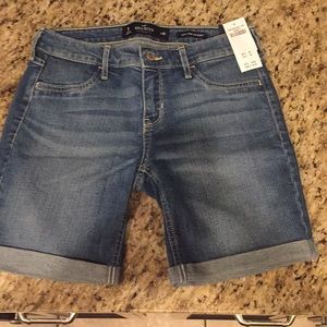 Hollister size 1 Low Rise boy short.